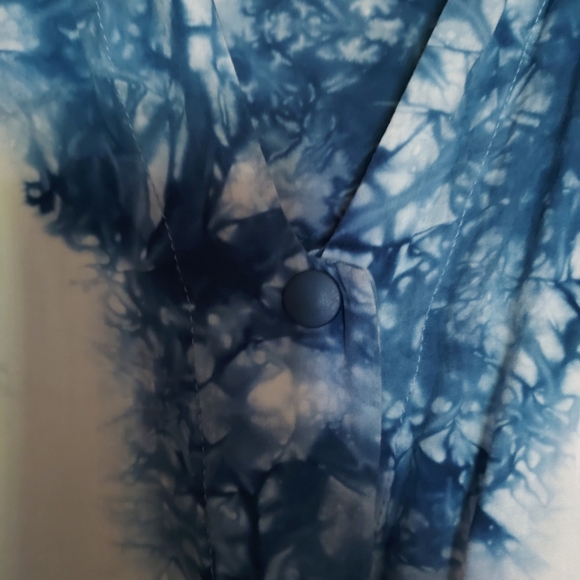 Blue and White Tie-Dye Dress - Picture 6 of 8